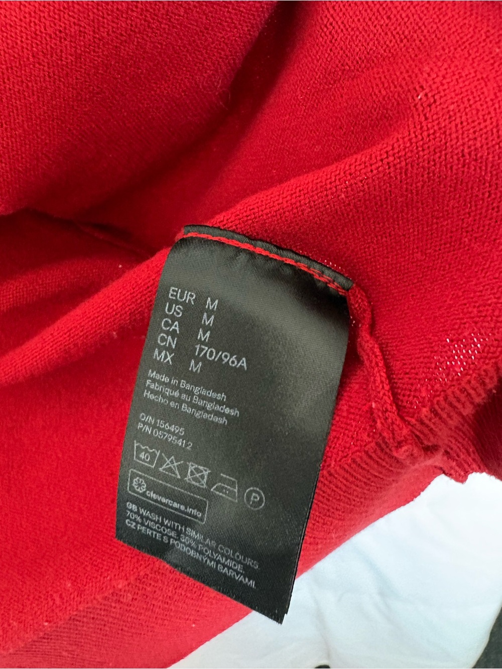 Classic Women's Red Button-Up Cardigan Sweater - H&M Size M. - Picture 4 of 9